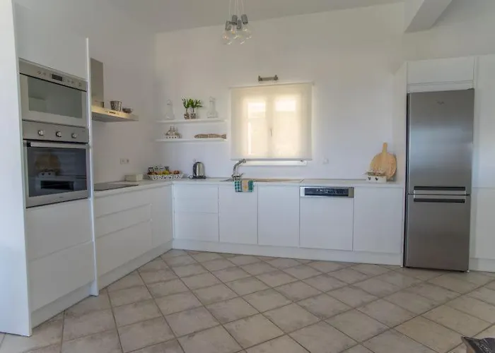 Anna-marie 1 פארוס